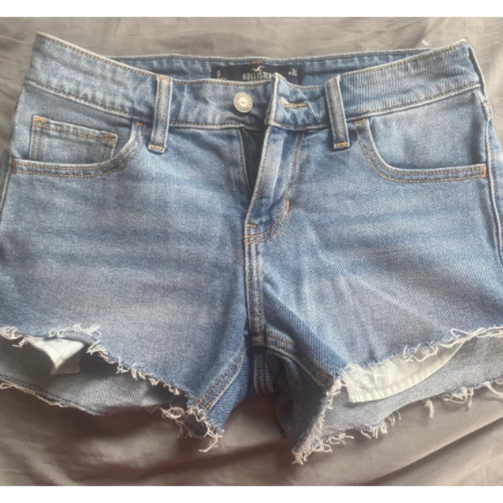 Hollister low rise boyfriend short 3''